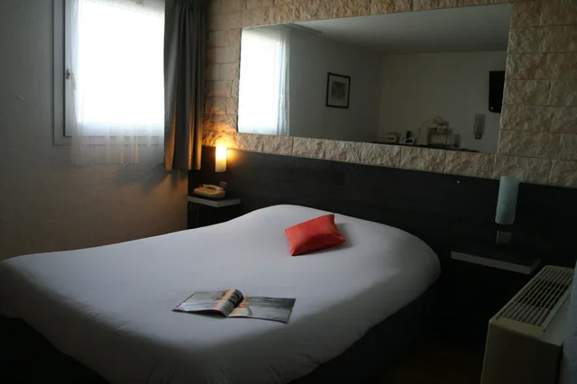غرفة قياسية بسرير مزدوج، Hotel Le Relais Pau Lons 2/3