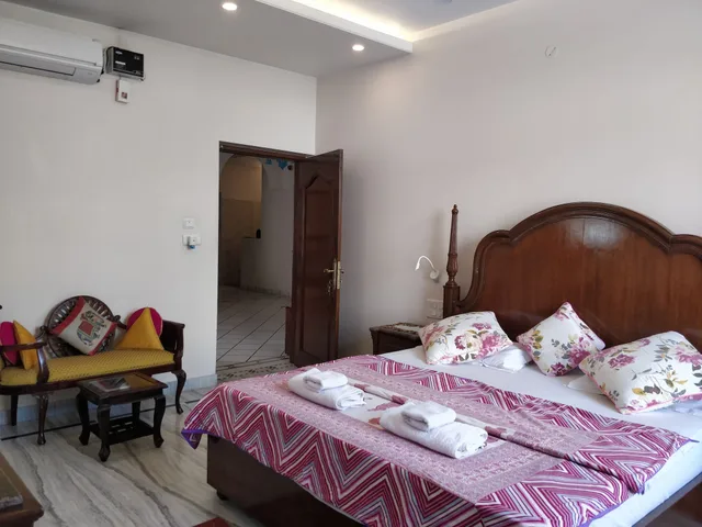 Super, Deluxe, King Bed, All Seasons Homestay 4/10