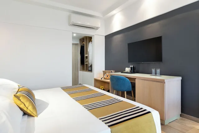 غرفة سوبيريور بسريرين منفصلين بشرفة مع أريكة، Mercure Rhodes Alexia Hotel & Spa 4/9