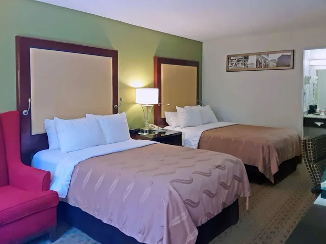 غرفة بسريرين مزدوجين، Quality Inn Morganton Southeast 2/3