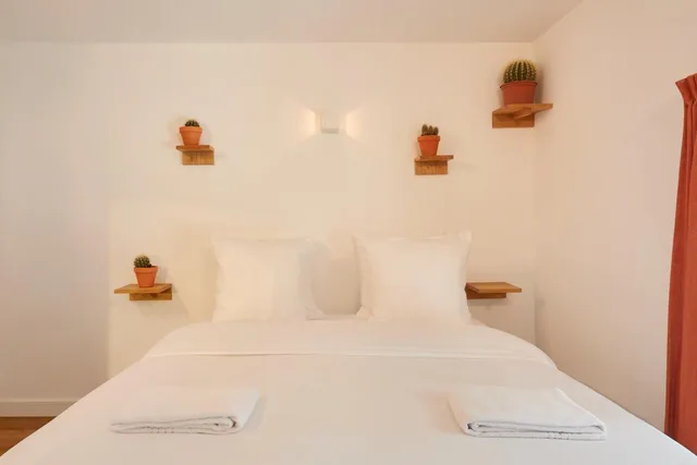 House, Shared Bathroom، Hotel Not Hotel 3/9