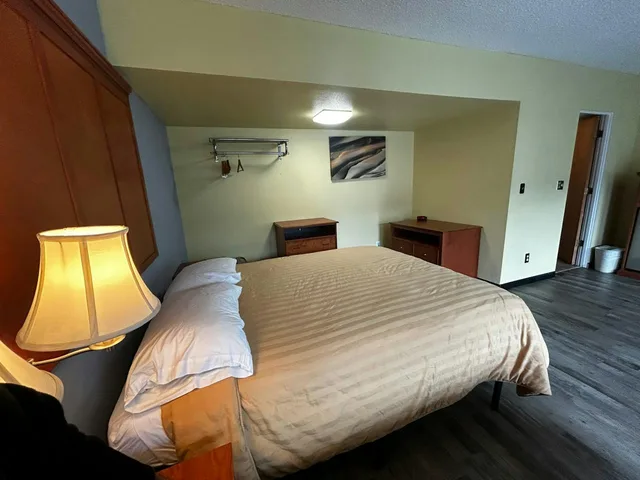 غرفة بسرير كينج، Travelers Inn by OYO Longview Kelso 2/5
