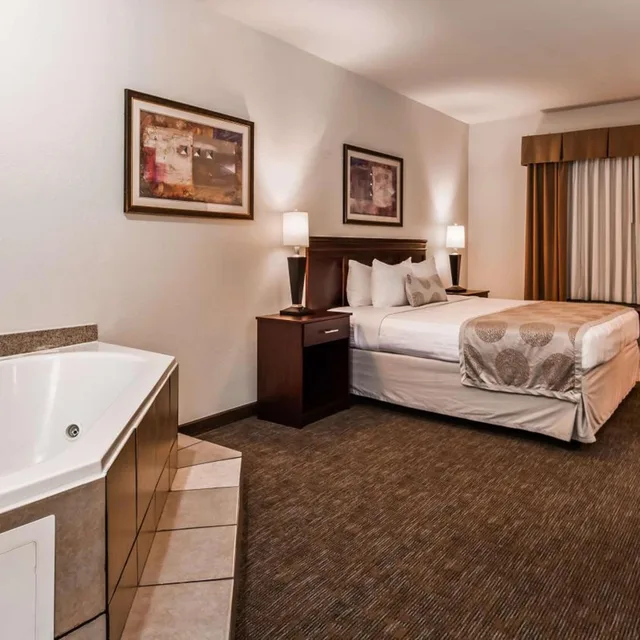 Room, King Bed, Hot Tub, Best Western Executive Inn Jacksonville TX 1/2