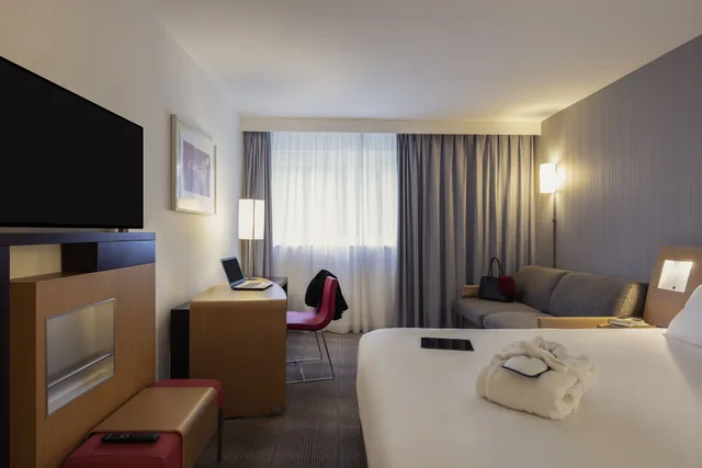 غرفة تنفيذية بسرير مزدوج مع أريكة، Novotel Roissy Saint-Witz 3/7
