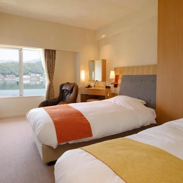 Renovated, Japanese Western, Twin Beds, Lake View, West Wing، Fuji Lake Hotel 1/2
