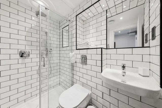 Suite, Commodore Hotel London 9/10