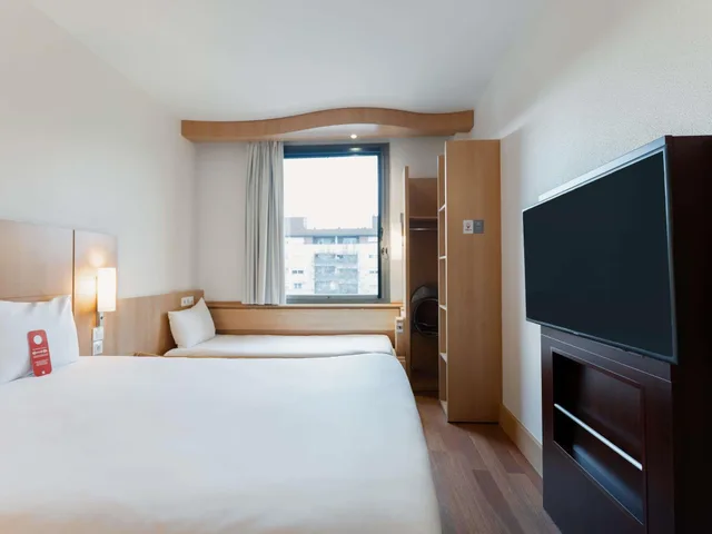 غرفة عائلية بسرير مزدوج مع سرير إضافي، Ibis Barcelona Mollet 2/7