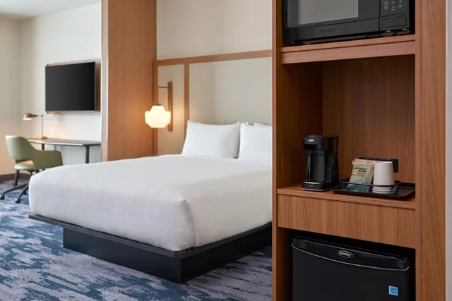 جناح بسرير كينج بغرفة نوم واحدة مع أريكة، Fairfield by Marriott Inn & Suites Tempe 5/9
