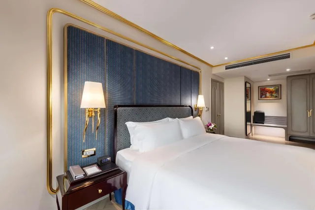 غرفة ديلوكس بسرير كينج، Dolce by Wyndham Hanoi Golden Lake 2/2