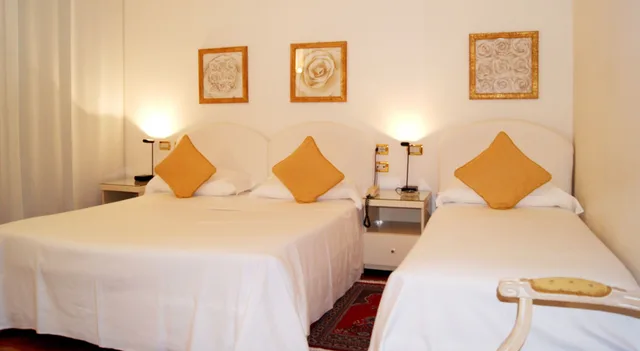 غرفة بانورامية ثلاثية بسرير مزدوج وسرير فردي، GRAND HOTEL PASSETTO 2/5