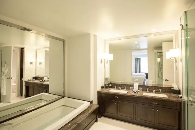 Urban, Suite, King and Double Bed, Lounge Access، Hotel Le Bonne Entente 2/5