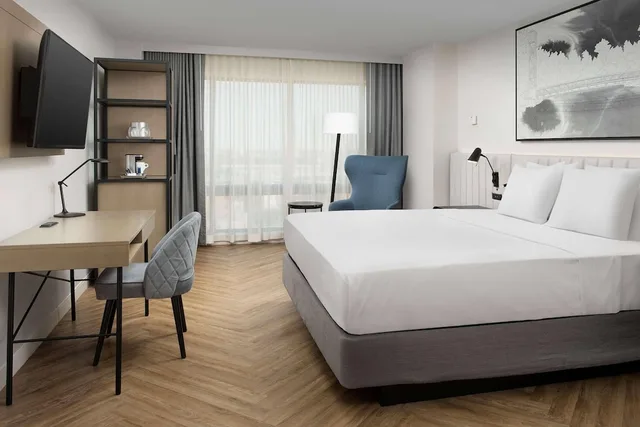 غرفة بسرير كينج لذوي الإعاقة، Radisson Blu Hotel Fargo 2/6
