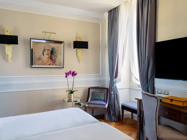 غرفة سوبيريور بسرير مزدوج بإطلالة على البحر، Grand Hotel Des Etrangers 4/5