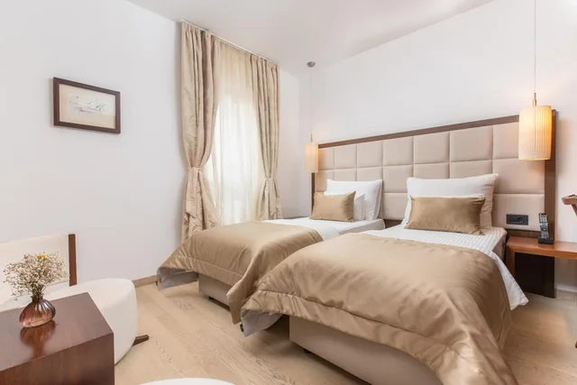 غرفة قياسية بسرير مزدوج أو سريرين منفصلين، Marmont Heritage Hotel 1/10
