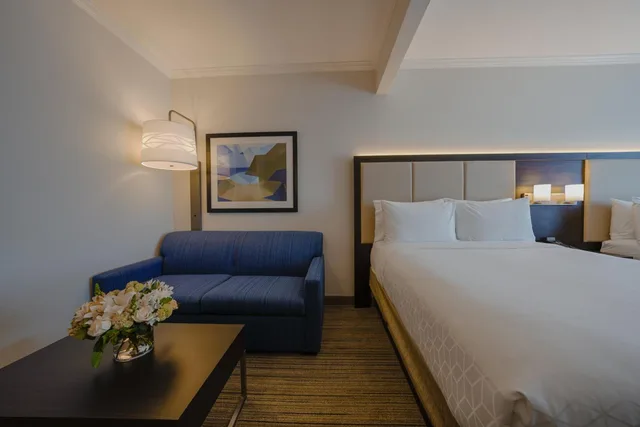 غرفة قياسية بسريرين كوين مع أريكة لذوي الإعاقة، Holiday Inn Express Hotel Suites Santa Clara Silicon Valley 3/4