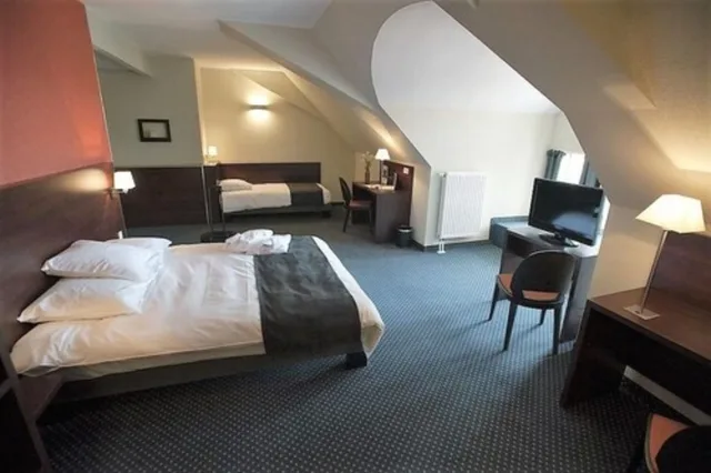 Family, 1 Double and 3 Single Beds، Qualys Hotel Val Vignes 2/5
