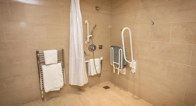 غرفة بسرير مزدوج لذوي الإعاقة، Quay Hotel And Spa 7/7
