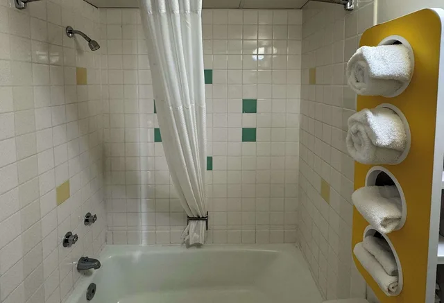 غرفة قياسية بسريرين كوين، Motel6 Butte, MT - Historic City Center 3/4