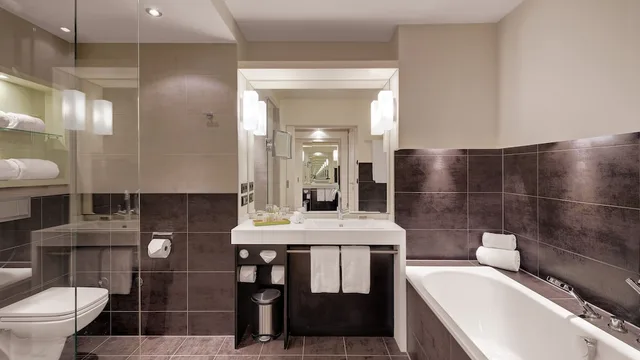 جناح بسرير كينج بإطلالة على الحديقة بغرفة نوم واحدة، Hotel Indigo Duesseldorf Victoriaplatz 5/8