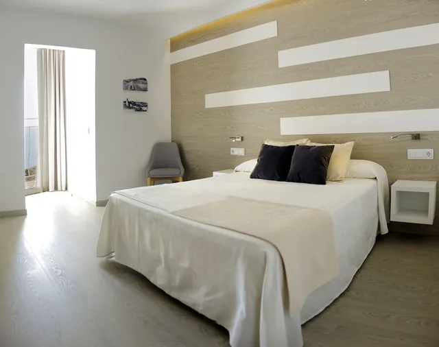 غرفة بريميوم بسرير كوين بإطلالة على البحر، Hotel Rosa Nautica Malgrat de Mar 1/3