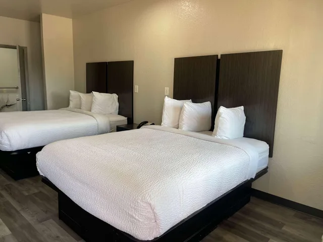 جناح، Days Inn Dickinson Tx 2/3