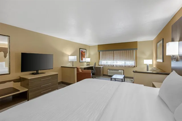 جناح بسرير كينج وسرير فردي مع أريكة، Best Western Plus Canyonlands Inn 2/4