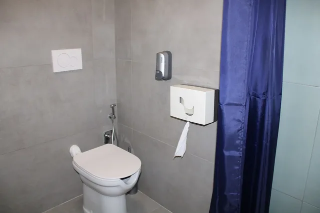 سكن مشترك للرجال بحمام خاص، Roma Scout Center - Hostel 1/3