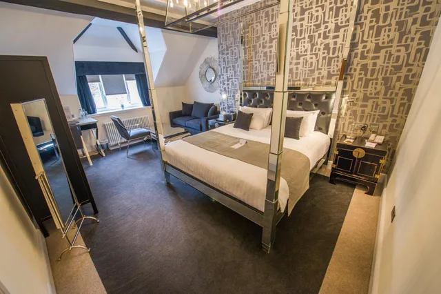 جناح جونيور بسرير كينج، The Mount Hotel 1/1