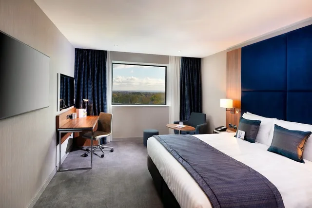 Plaza, Club, Suite, King Bed, Club Floor، CROWNE PLAZA LONDON HEATHROW T4 2/7