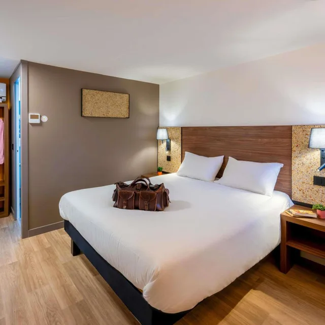 Pop, Smart, Double Bed, greet Hotel Chatellerault 1/5