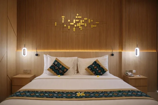 غرفة ديلوكس بسرير مزدوج بإطلالة على المسبح، Raja Hotel Kuta Mandalika Resort & Convention 9/10