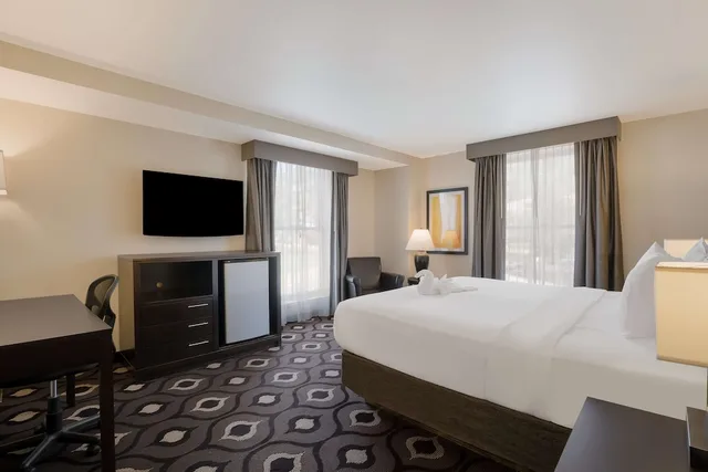 غرفة بسرير كينج، Grand Z Hotel Casino by Red Lion Hotels 2/3