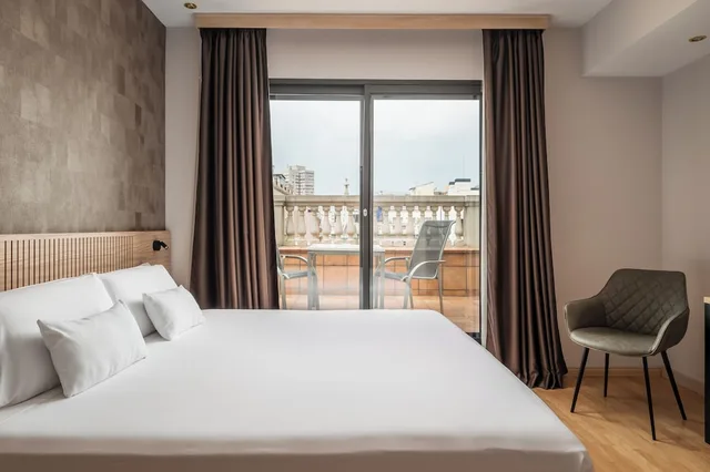 غرفة بسرير مزدوج بإطلالة على المدينة بشرفة، Petit Palace Eixample (ex Sunotel Central) 7/10