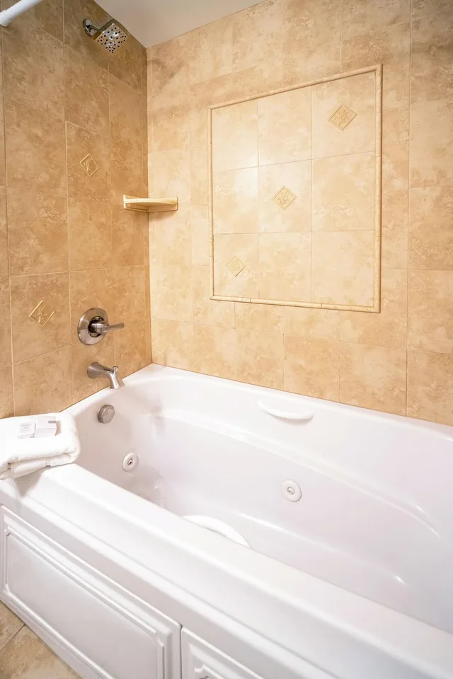 جناح بغرفتي نوم، The Red Coach Inn 4/4