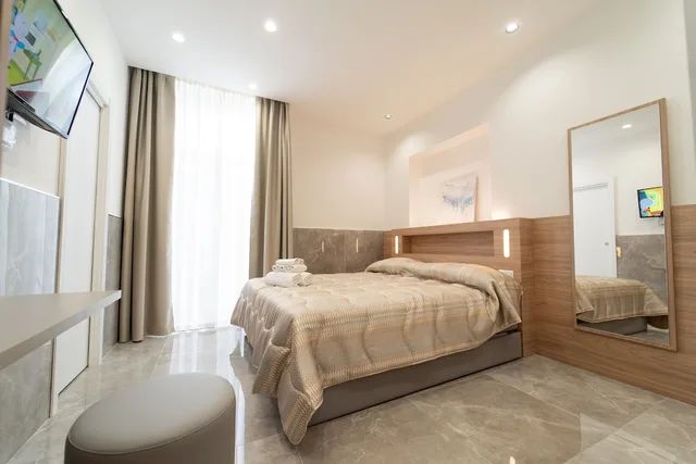 جناح جونيور بسرير كوين بإطلالة على المدينة، H. G. Boutique Toledo Napoli Centro 1/5