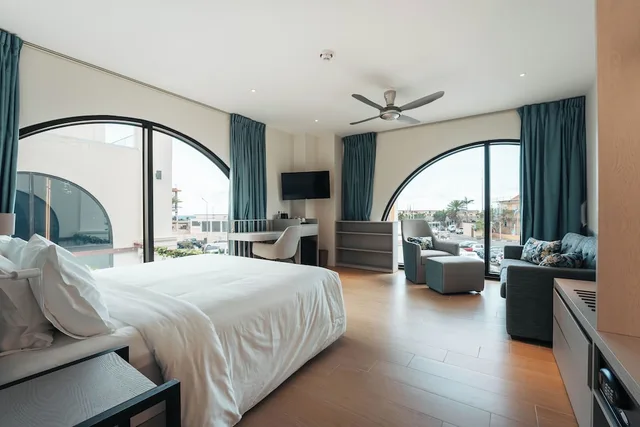 Junior Suite, Studio, King Bed, City View, Sofa، Elements Hotel & Shops 3/7