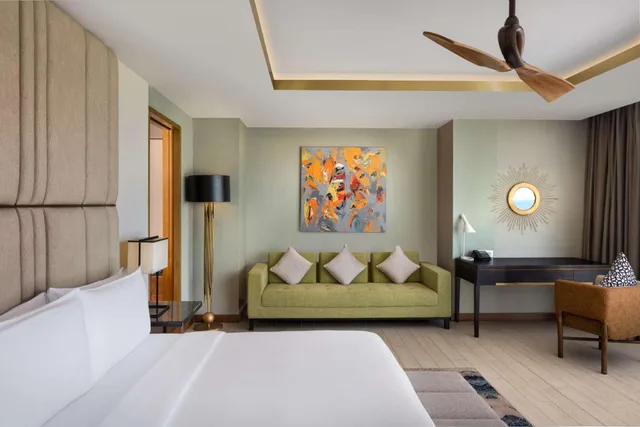 جناح رئاسي بسرير كينج وسرير فردي بإطلالة على البحر، Radisson Blu Resort Galle 3/5
