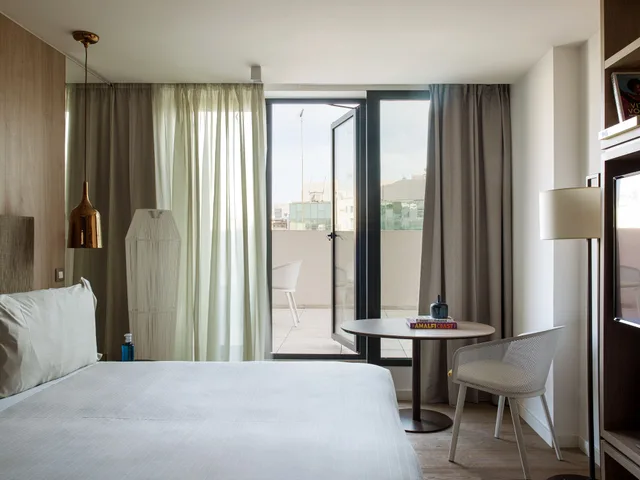 Me, Superior, King Bed, City View, Terrace، ME Barcelona 2/6