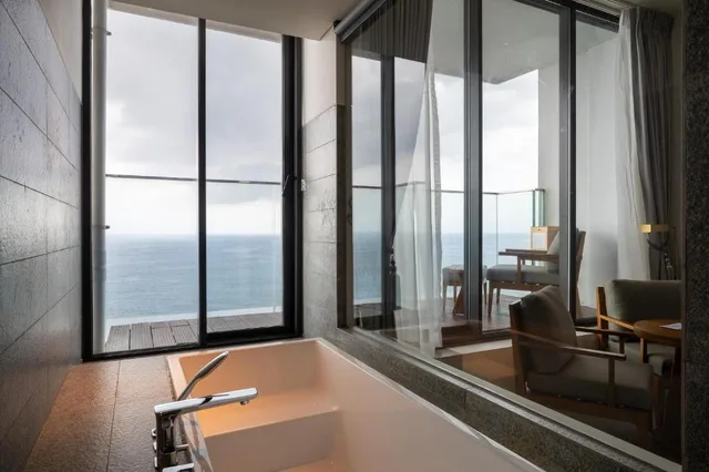 غرفة ديلوكس بسرير مزدوج بإطلالة على البحر بشرفة، Granbell Hotel Colombo 7/7