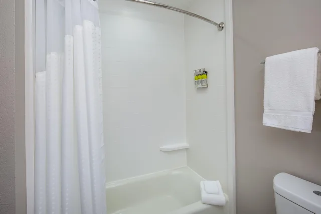 جناح بسريرين كوين بمنطقة جلوس، Holiday Inn Express Hotel & Suites Surprise 2/2