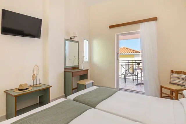 Room, Double or Twin Bed, Lateral Side Sea View، Porto Skala Hotel Village 3/6