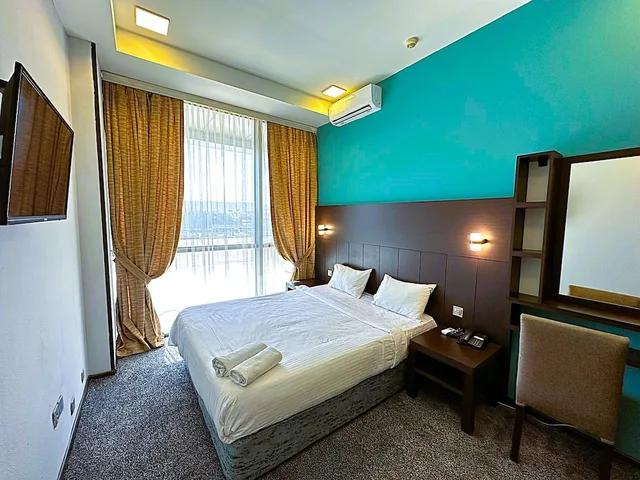 غرفة بسرير مزدوج أو سريرين منفصلين بإطلالة على المدينة، Crossway Hotel Baku 6/9