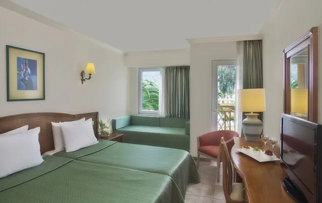 غرفة قياسية بسرير مزدوج وسرير فردي، Akka Claros Hotel 1/4