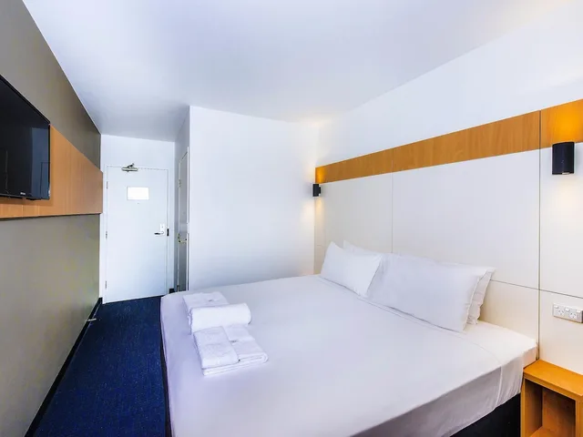 غرفة قياسية بسرير كوين، ibis budget Casula Liverpool 1/10