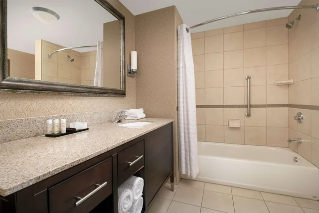 جناح بسريرين كوين، Embassy Suites by Hilton Birmingham Hoover 3/3