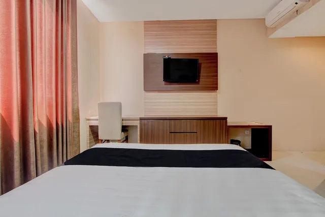 غرفة ديلوكس بسرير مزدوج، Collection O near Stadion Manahan formerly Graha Laweyan Solo 5/6