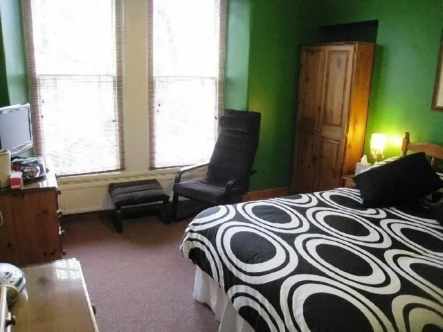 غرفة بريميير بسرير مزدوج وسرير فردي بإطلالة على الجبل، College House 1/3