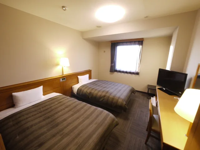 غرفة بسريرين منفصلين للمدخنين، Hotel Route-Inn Yokkaichi 1/5