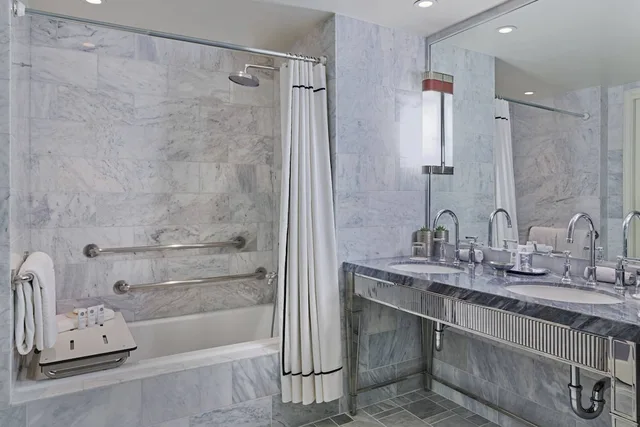غرفة سوبيريور بسرير كينج لذوي الإعاقة، St Regis Aspen Resort 3/3