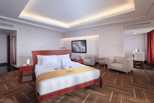 Armani, Suite, King Bed، Merlynn Park Hotel 2/8
